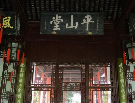 为什么说欧阳修与苏轼很有缘?他们在平山堂发生过什么?
