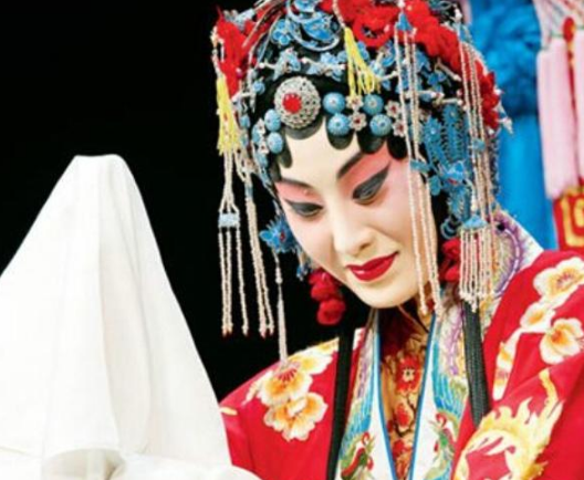 美人总是命运多舛,秦淮八艳之首的李香君是怎么殒命的?