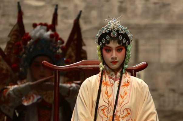 美人总是命运多舛,秦淮八艳之首的李香君是怎么殒命的?